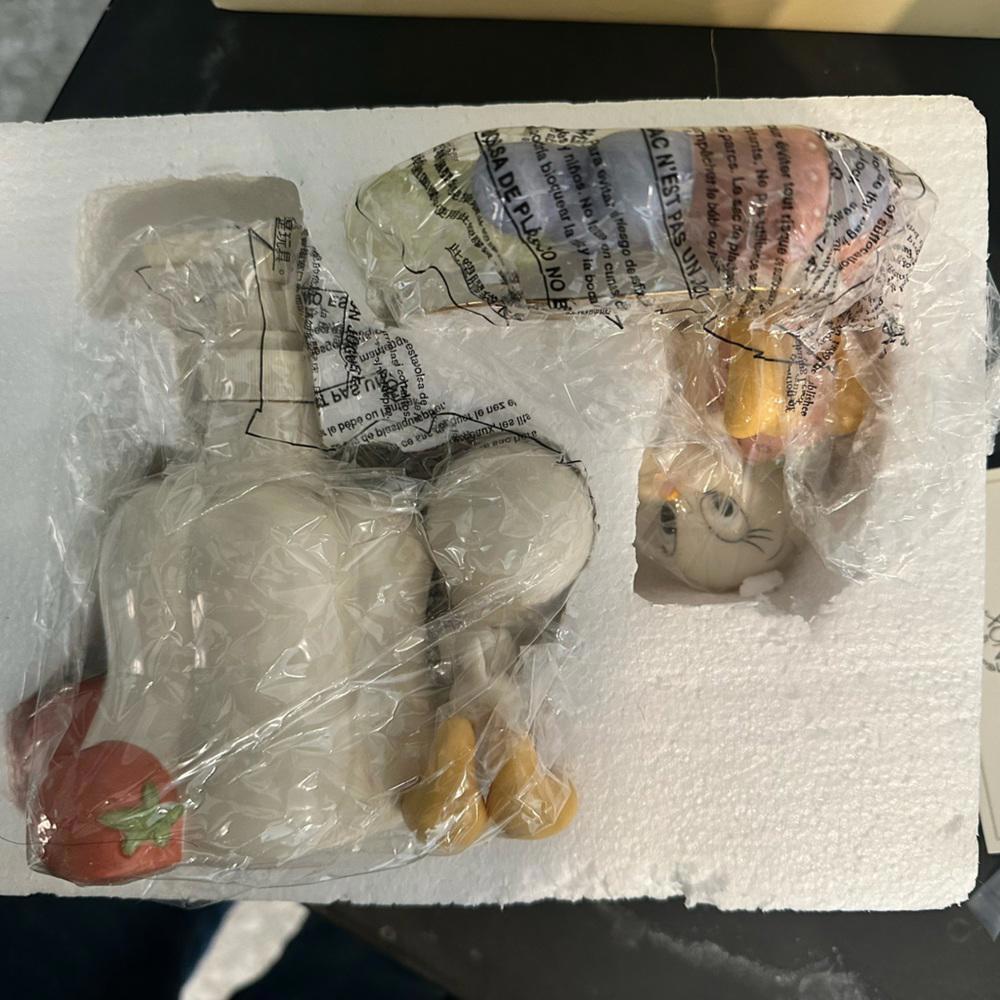 New In Box Lenox Tweety Soap Dish and Lotion Dispenser excellent looney tunes - Picture 6 of 13